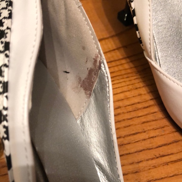 Black and white heels - Picture 4 of 4